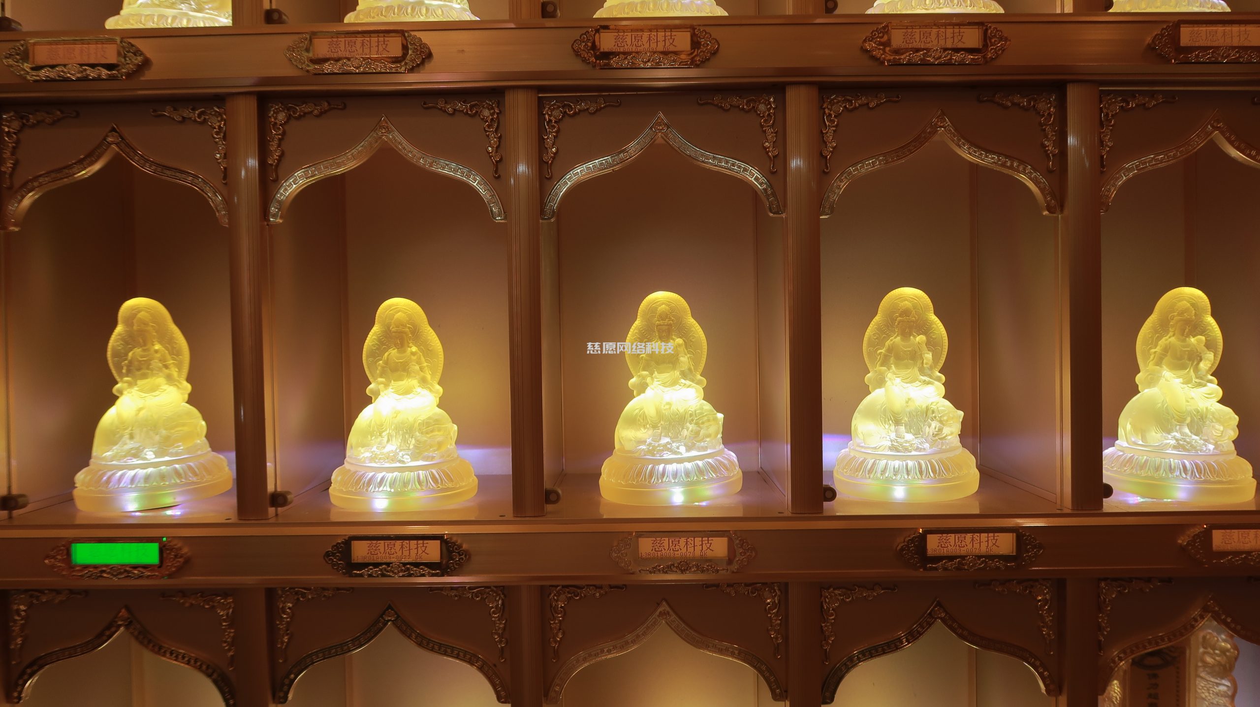 慈愿萬佛墻談?wù)勊略悍瘕愒O(shè)計和居家佛龕那些小常識