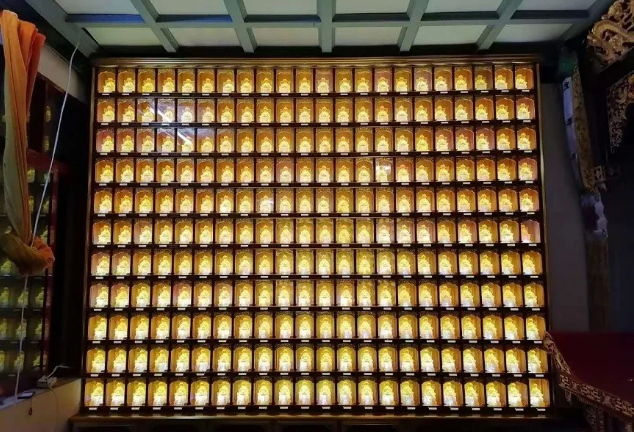 萬(wàn)佛墻大佛龕尺寸如何計(jì)算，要把握哪幾個(gè)點(diǎn)？